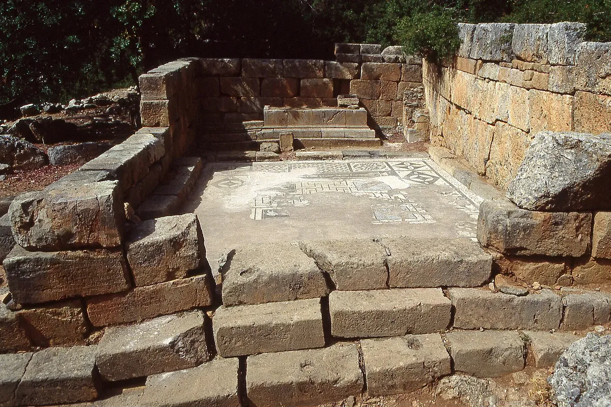 Lissos: A Hike To Ancient Ruins