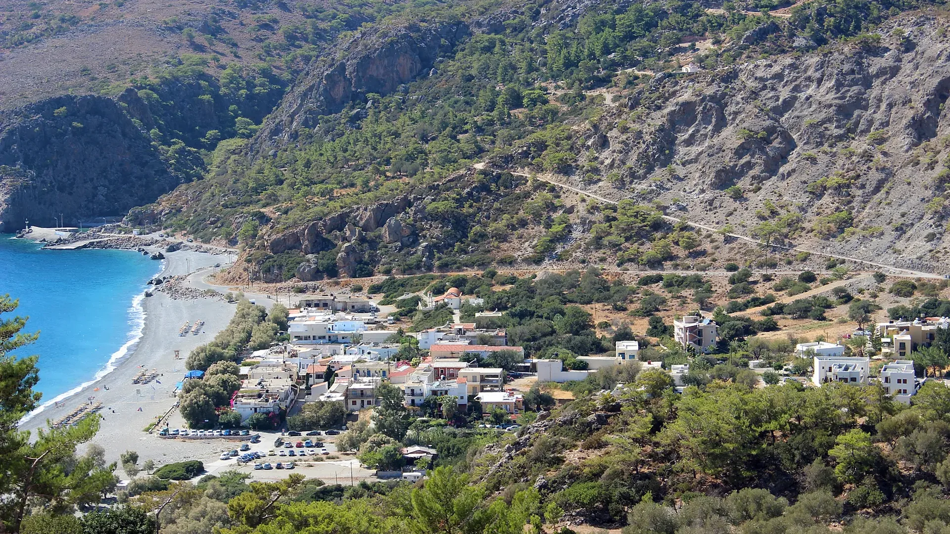 Panoramic view of Sougia with the beach and the mountains behind